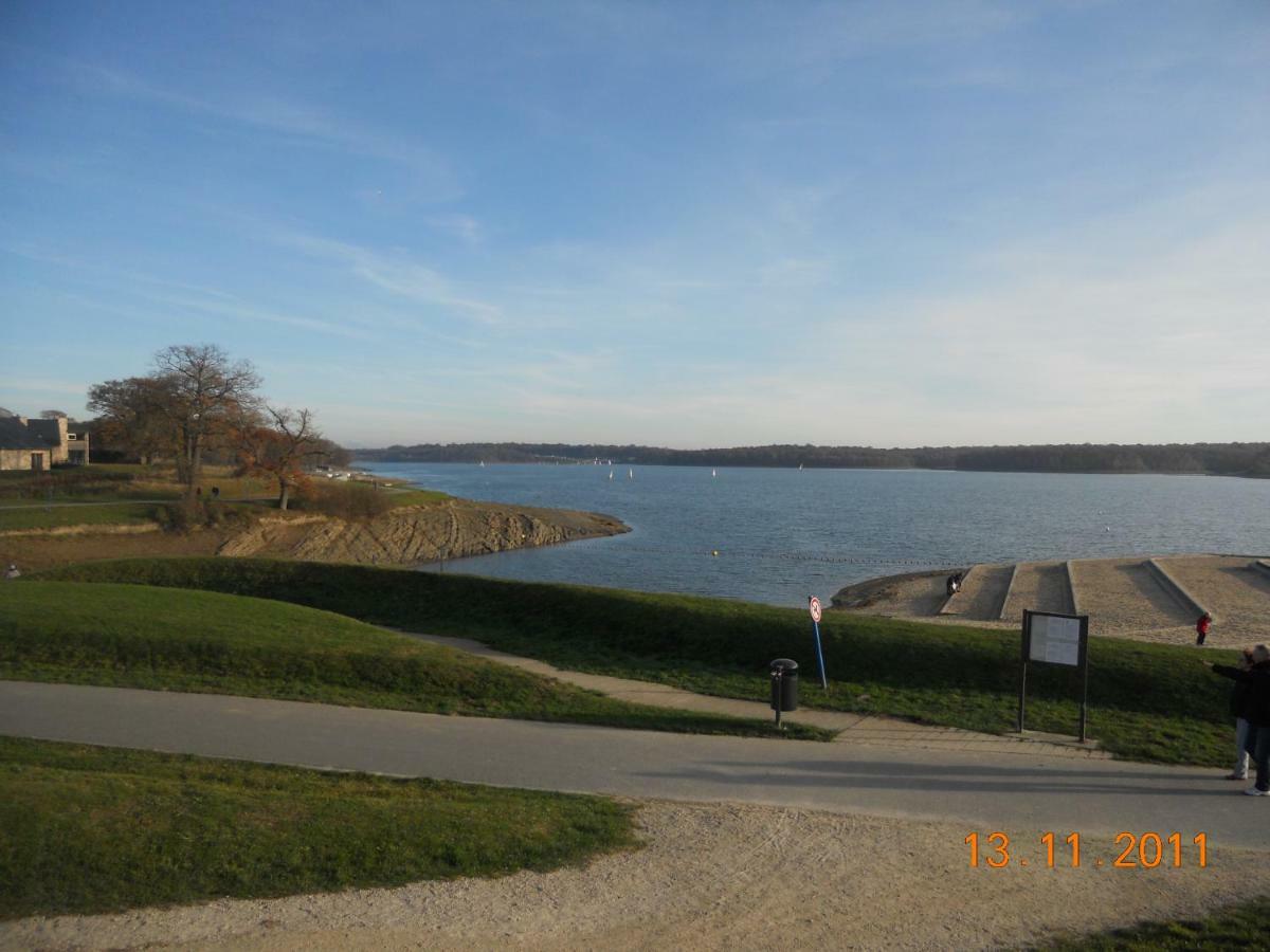 Bungalow Du Lac Froidchapelle Exterior photo